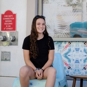 Meet your Posher, Alexis